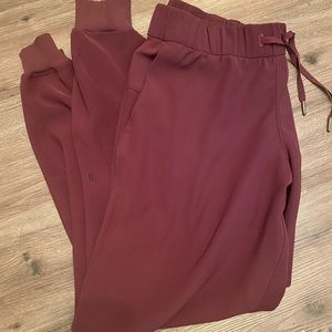 On the fly Lululemon joggers